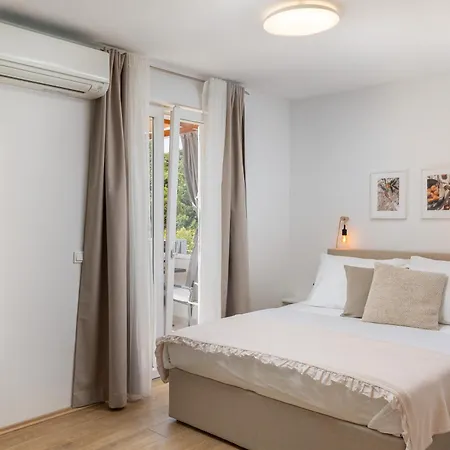 Sandra Solitudo I アパート *