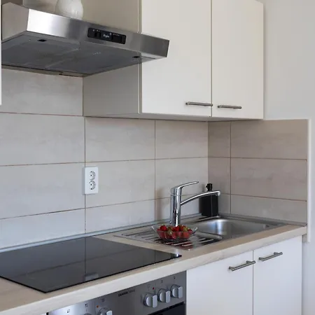 Apartment Sandra Solitudo I *