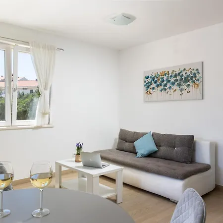 Sandra Solitudo I アパート