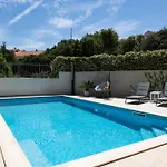Apartment Sandra Solitudo I *